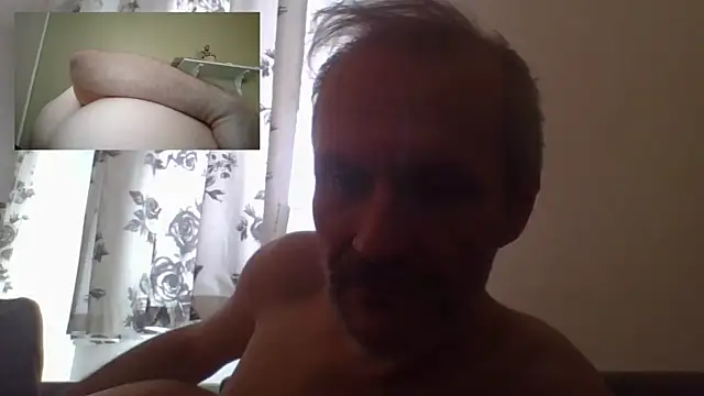 Snapshot of Zed0l1Mod chatting on December 22, 9:11 am Zed0l1Mod online show from December 22, 9:11 am
