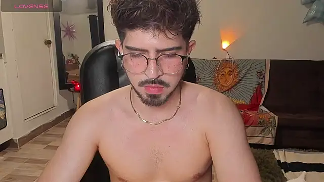 Leoliciousss online show from May 22, 2:38 am