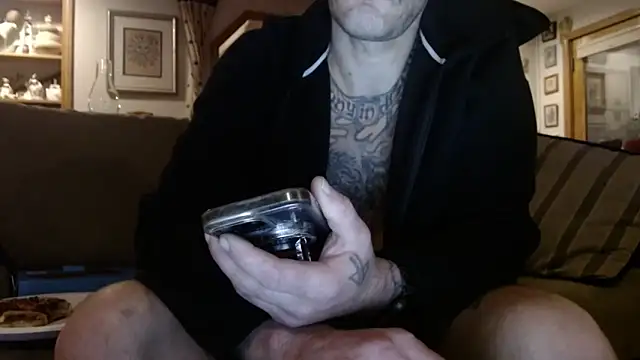 UnCuTupTheBuTT online show from October 30, 4:25 am