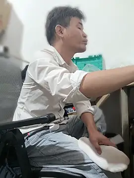 kisstoyousoon2024 online show from February 28, 7:18 am