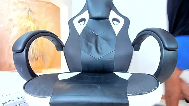 ANGEL NICOLAS online show from February 12, 9:01 pm