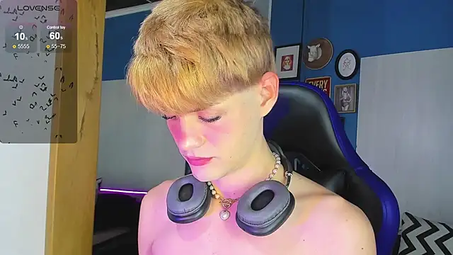 VladHellsing4 online show from October 23, 2:53 pm