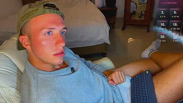 Snapshot of tommy_cumfinger chatting on September 9, 5:40 am tommy cumfinger online show from September 9, 5:40 am