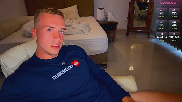 Snapshot of tommy_cumfinger chatting on October 29, 8:06 am tommy cumfinger online show from October 29, 8:06 am