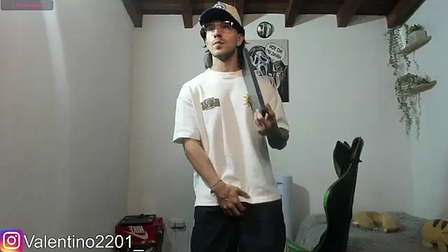 Valentino Xander online show from March 2, 4:23 am