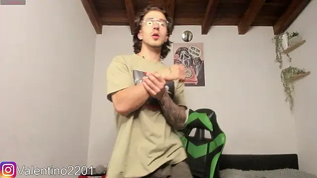 Valentino Xander online show from March 8, 3:32 am