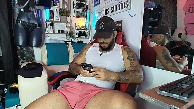 Leenar Key online show from April 10, 2:35 pm