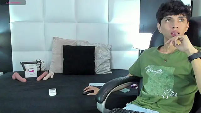 Santy carrington online show from December 9, 8:29 pm