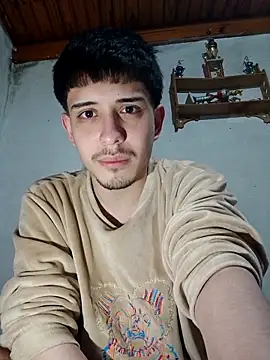 Snapshot of Elvergonn2105 chatting on October 31, 4:36 am Elvergonn2105 online show from October 31, 4:36 am