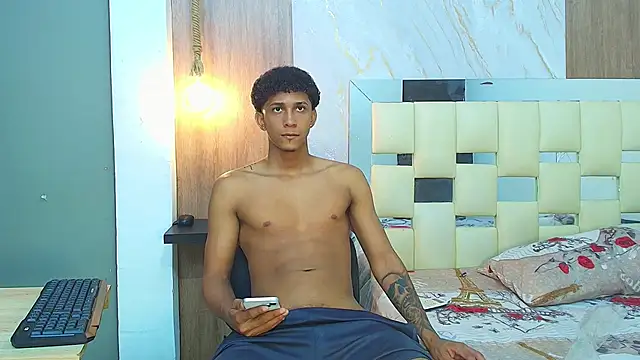 Snapshot of dominic_smith_ chatting on September 30, 8:01 pm dominic smith  online show from September 30, 8:01 pm