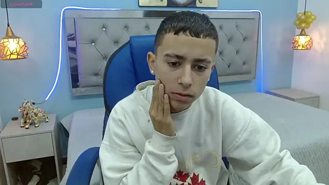 Xavii18 online show from February 11, 12:37 pm