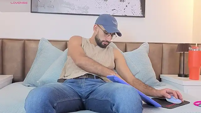 Ethan  Walker online show from April 1, 7:00 pm