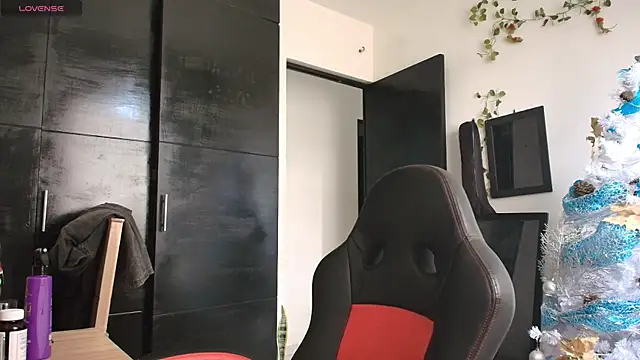 Misaki2007 online show from December 17, 12:00 pm