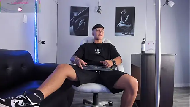 Cristopher strong online show from February 18, 2:04 pm