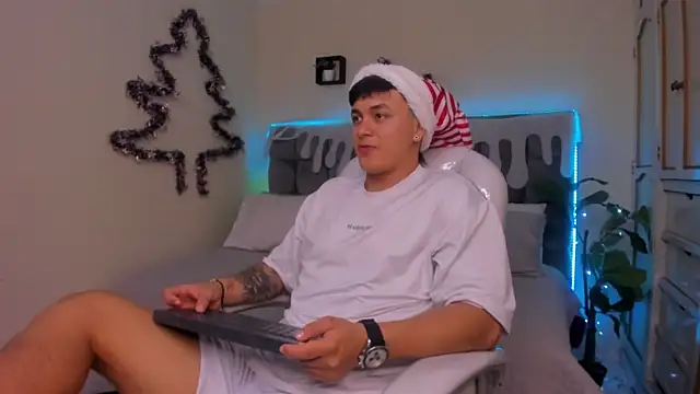 Cristopher strong online show from December 24, 1:06 pm