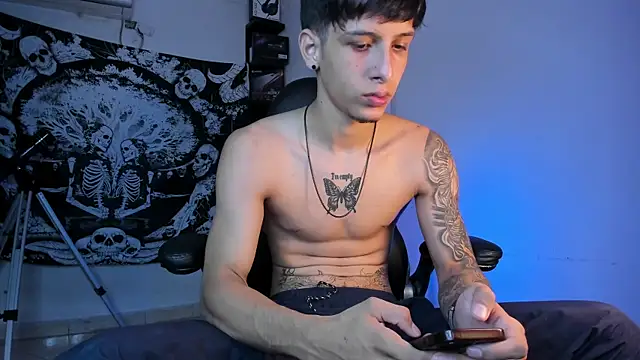 Snakebutterfly online show from December 15, 11:57 pm