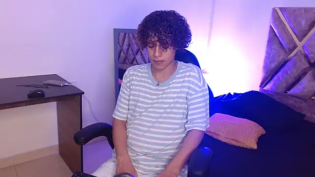 Snapshot of nickolas_moon chatting on March 21, 1:56 am nickolas moon online show from March 21, 1:56 am