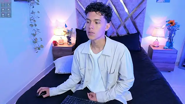 Snapshot of nickolas_moon chatting on September 25, 2:16 pm nickolas moon online show from September 25, 2:16 pm