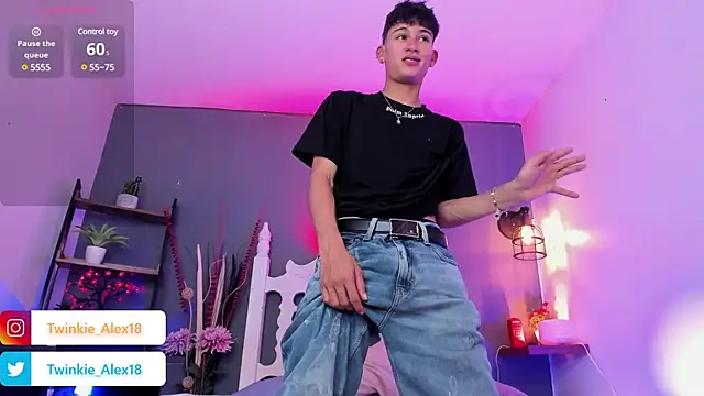 Twinkie-Alex18 online show from March 4, 9:22 pm