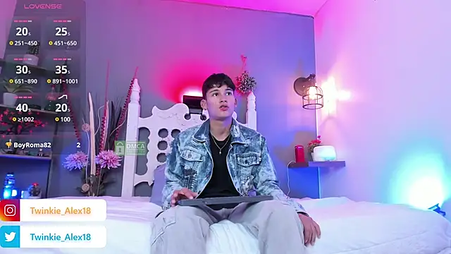 Twinkie-Alex18 online show from February 27, 9:14 pm