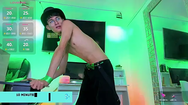 Twinkie-Alex18 online show from March 18, 10:15 pm