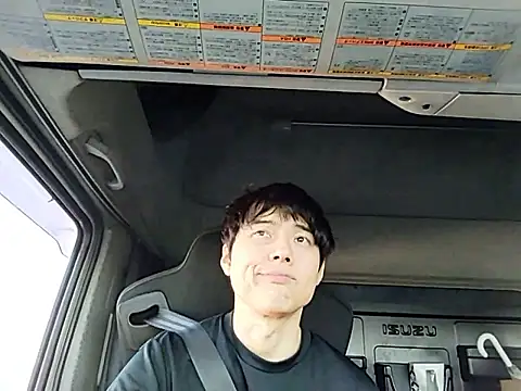 whitebriefboy online show from April 15, 9:48 pm