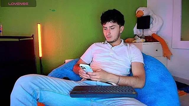 santyago taylor online show from November 6, 7:17 pm