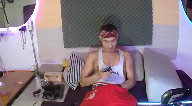 thesummerboy online show from January 25, 8:31 am