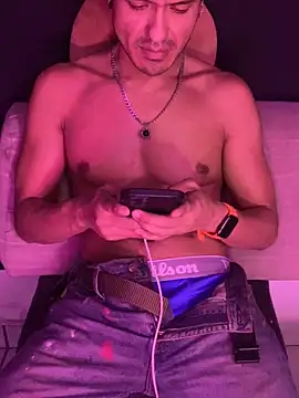 thesummerboy online show from December 6, 8:05 am