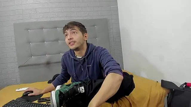 Snapshot of DiegoRogue_ chatting on December 13, 1:12 pm DiegoRogue online show from December 13, 1:12 pm