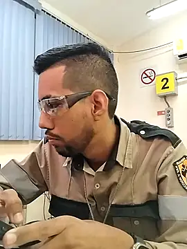 Snapshot of EnriquePersian197 chatting on October 9, 3:17 pm EnriquePersian197 online show from October 9, 3:17 pm