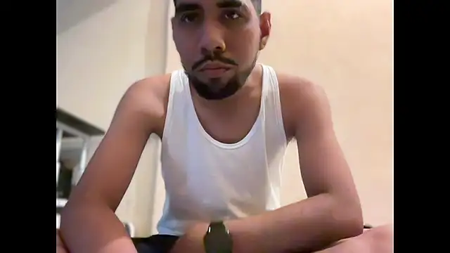 Snapshot of EnriquePersian197 chatting on January 18, 7:04 pm EnriquePersian197 online show from January 18, 7:04 pm