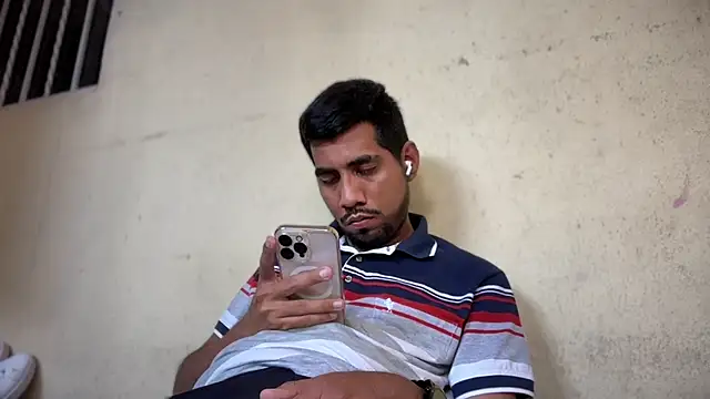 Snapshot of EnriquePersian197 chatting on February 9, 7:41 pm EnriquePersian197 online show from February 9, 7:41 pm