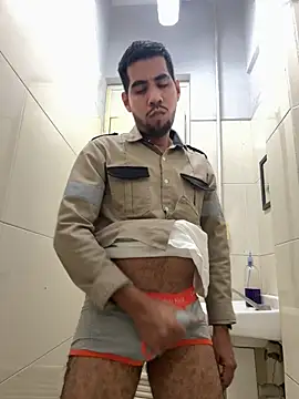 Snapshot of EnriquePersian197 chatting on March 1, 1:53 am EnriquePersian197 online show from March 1, 1:53 am