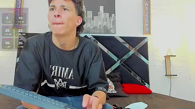 toyboys1 online show from October 4, 3:44 am