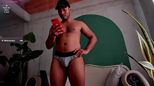 noah jones   online show from December 5, 7:43 pm