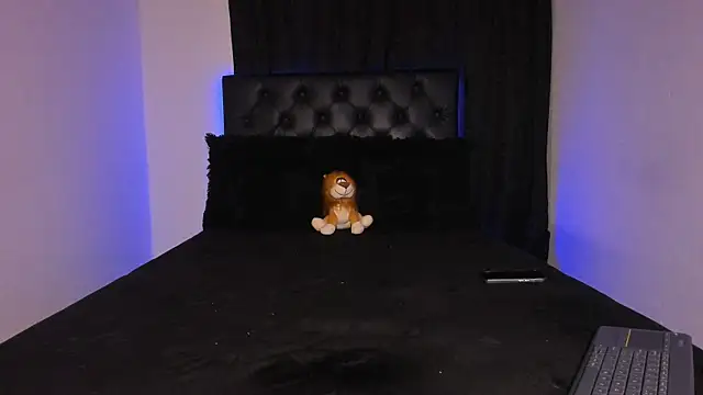 James1lee  online show from November 12, 1:00 am