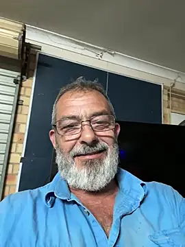 Snapshot of ausbod chatting on October 23, 4:32 pm ausbod online show from October 23, 4:32 pm