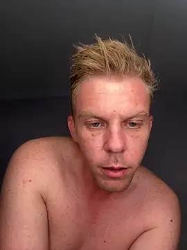 Snapshot of aus_guy93 chatting on October 29, 2:20 pm aus guy93 online show from October 29, 2:20 pm