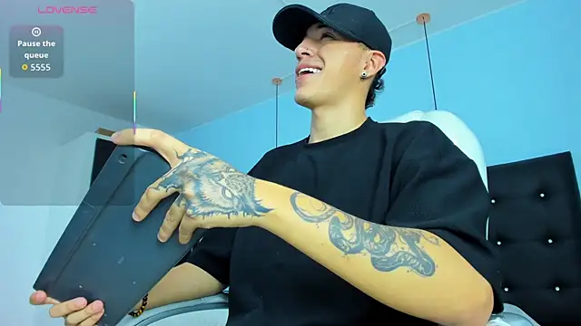 Lobo 17  online show from October 24, 4:25 am