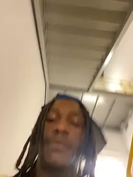 Snapshot of sneakylink13__ chatting on October 31, 4:43 pm sneakylink13   online show from October 31, 4:43 pm