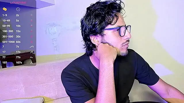Snapshot of Nicholasrodrii chatting on December 18, 10:02 pm Nicholasrodrii online show from December 18, 10:02 pm