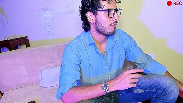 Snapshot of Nicholasrodrii chatting on December 20, 9:50 pm Nicholasrodrii online show from December 20, 9:50 pm