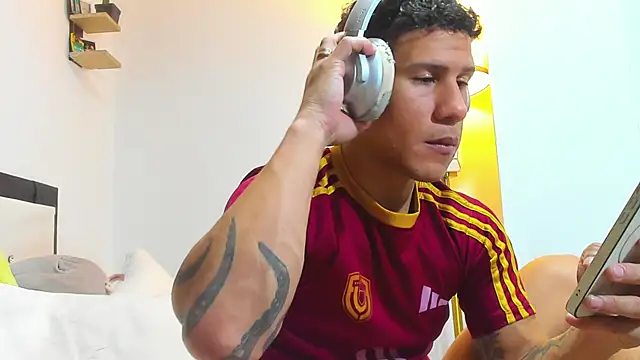 nakedfoam1 online show from April 21, 4:18 am