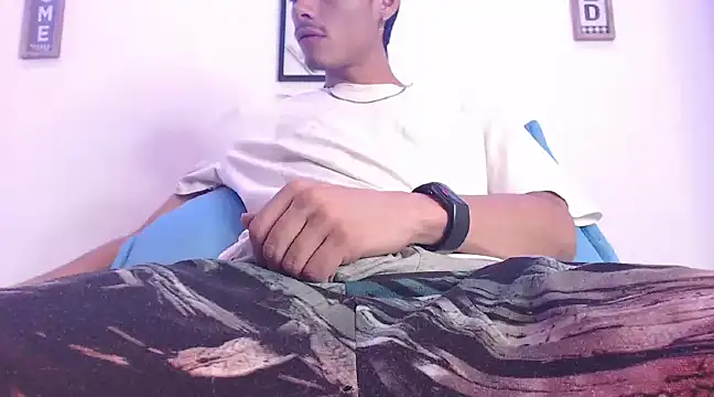 Snapshot of harrytomson_1 chatting on February 15, 5:19 am harrytomson 1 online show from February 15, 5:19 am