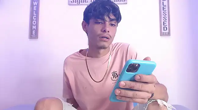 Snapshot of harrytomson_1 chatting on February 19, 11:36 pm harrytomson 1 online show from February 19, 11:36 pm