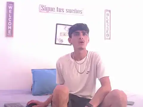 Snapshot of harrytomson_1 chatting on January 6, 7:45 pm harrytomson 1 online show from January 6, 7:45 pm