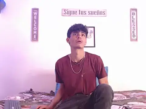 Snapshot of harrytomson_1 chatting on January 11, 9:36 am harrytomson 1 online show from January 11, 9:36 am