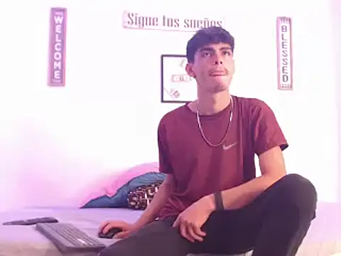 Snapshot of harrytomson_1 chatting on December 27, 7:29 am harrytomson 1 online show from December 27, 7:29 am