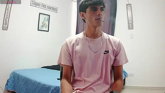 Snapshot of harrytomson_1 chatting on October 12, 8:36 pm harrytomson 1 online show from October 12, 8:36 pm